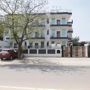 Leaf 9, Cyber Near Ambience Mall 3* Gurgaon
