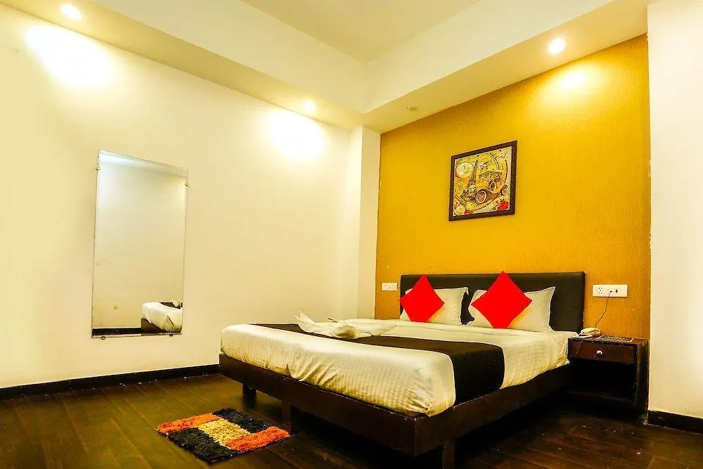 Airport Hotel Tashree Gurgaon 3*,